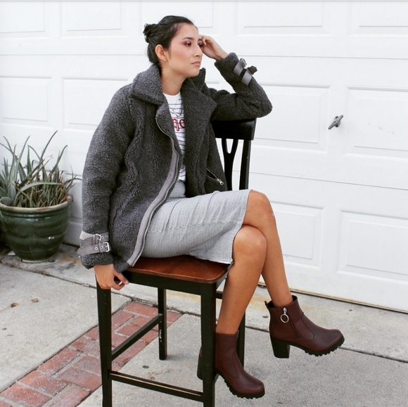 🚨//Fall Favorites// Grey moto jacket - Picture 5 of 6